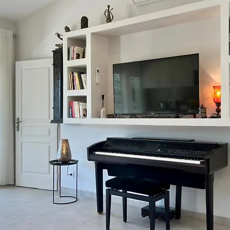 Holiday home Superbe Emmazen Climatisee *
